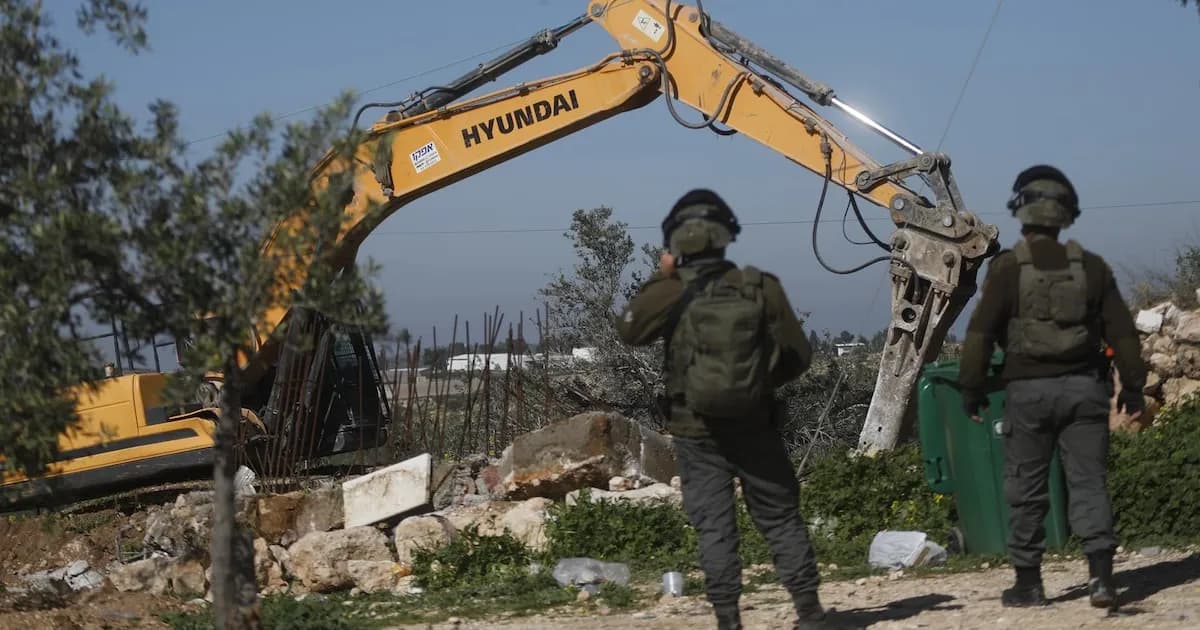 Israel derriba vivienda de palestino implicado en ataque mortal en Cisjordania