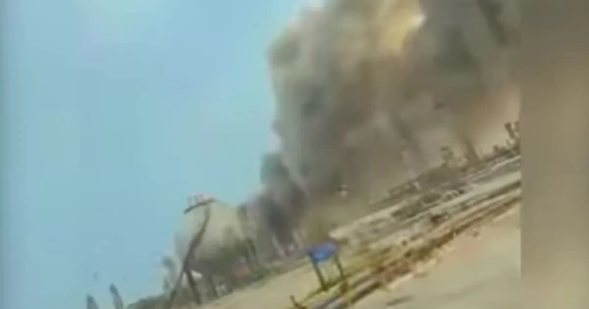 Irán ataca refinería en Arabia Saudita y aumenta la tensión energética en el Golfo Pérsico