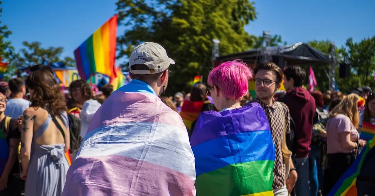 Solicitan una investigación sobre un máster en Valencia por promover terapias de conversión