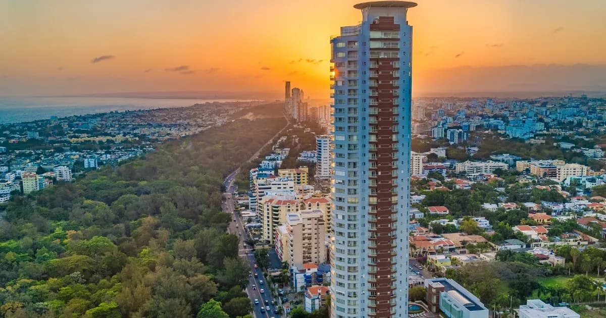 Abinader promueve educación técnica para potenciar el turismo en República Dominicana