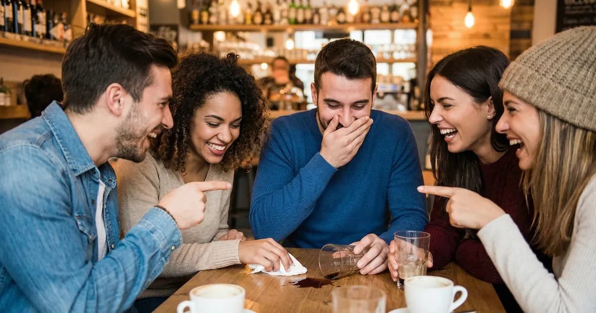 La importancia de reírse de los errores para el bienestar emocional y social