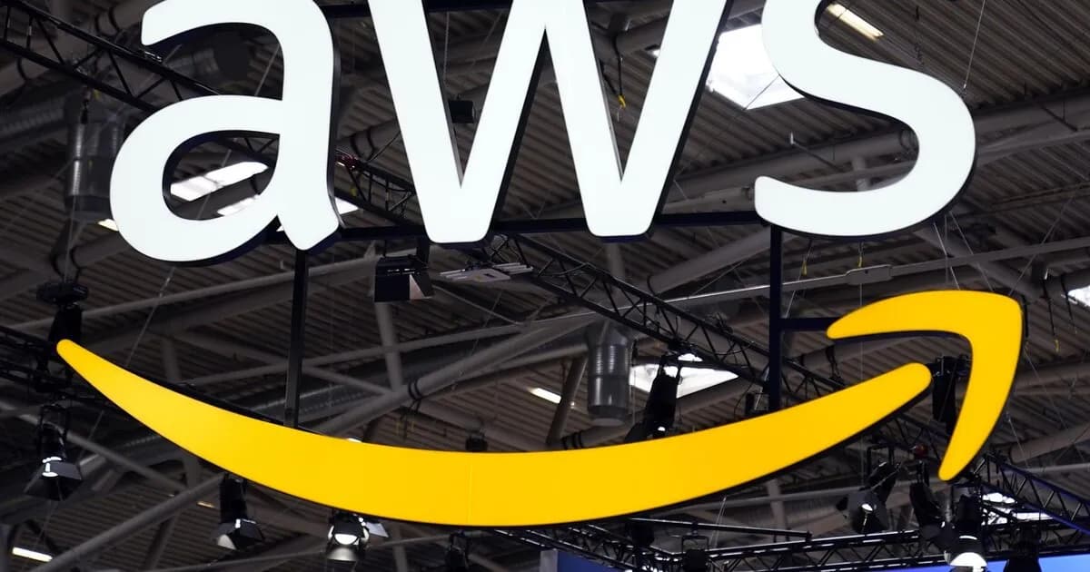 Drones atacan tres centros de Amazon en el golfo Pérsico y complican operaciones