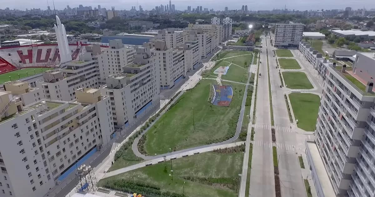 Derrumbe en Parque Patricios: Impacto en complejo habitacional y evacuación de vecinos