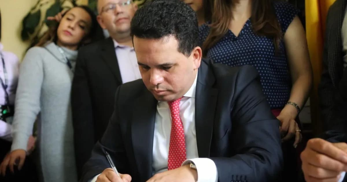 Detención de escolta con $145 millones: implicaciones políticas de Carlos Trujillo