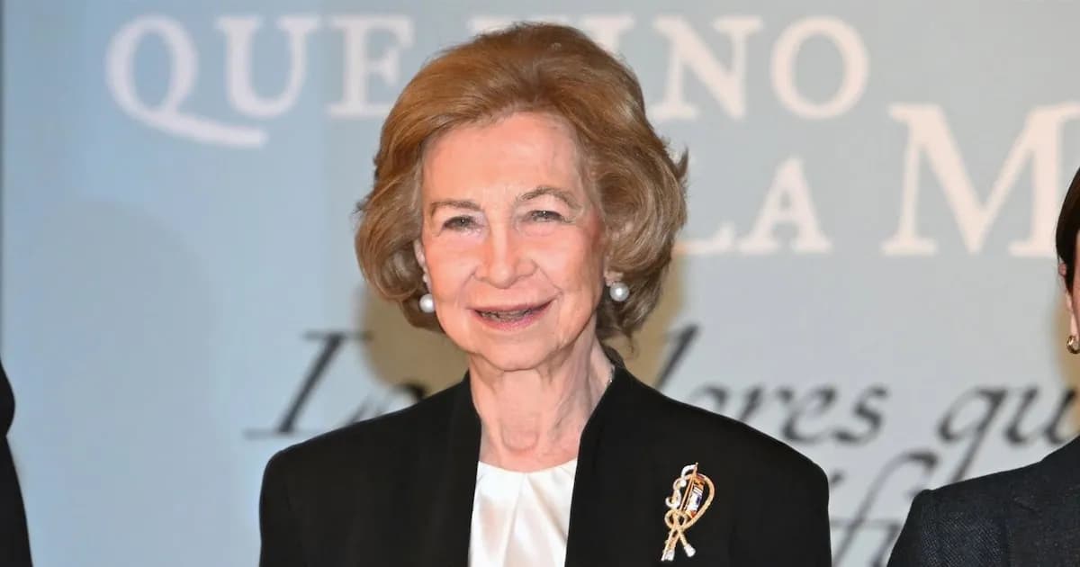 La Reina Sofía explora la exposición 'La bandera que vino de la mar' en el Museo Naval de Madrid