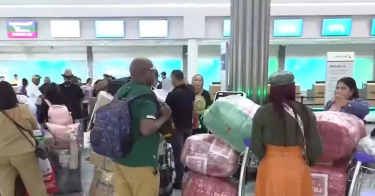 Cierre de convenio provoca salida de 170 médicos cubanos de Honduras