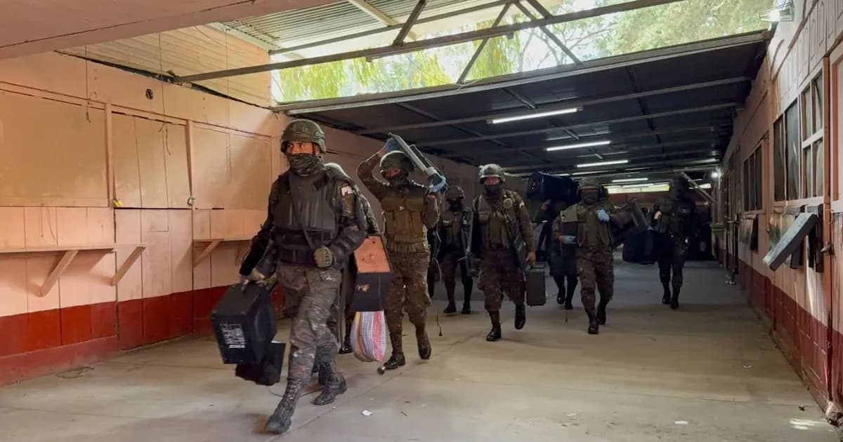 Incautan armas, drogas y un gato en operativo en penal guatemalteco