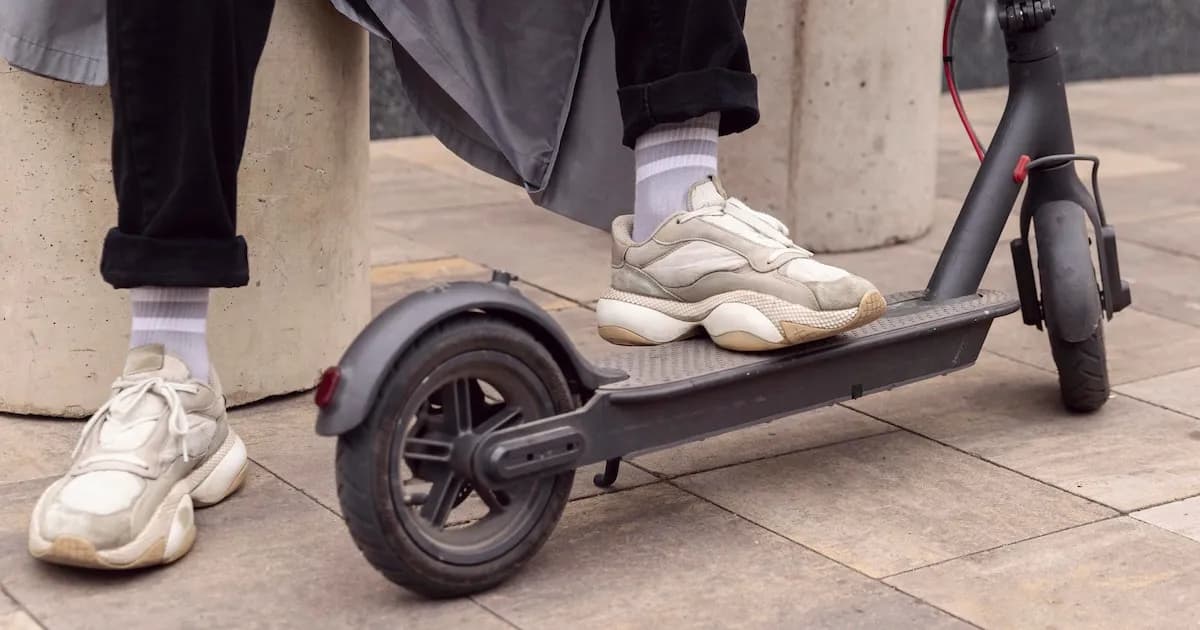 Patinetes eléctricos: nueva normativa en España sobre etiquetas y seguros a partir de 2026