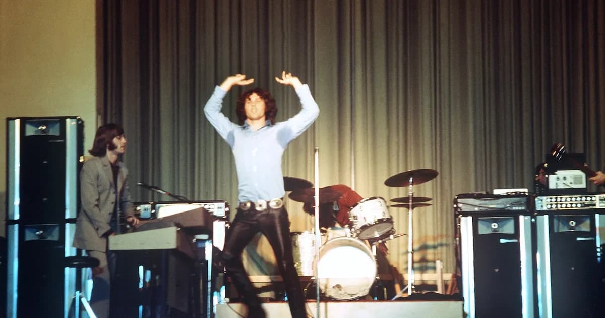 El escándalo de Jim Morrison: acusado de exhibicionismo en un recital sin testigos