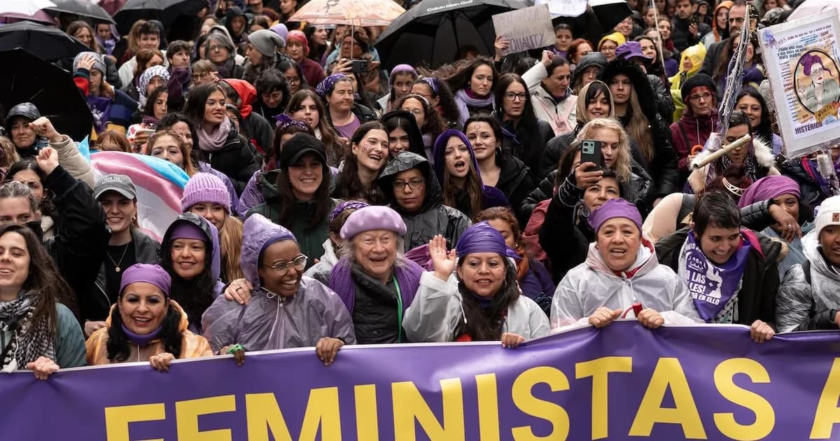 España lidera el feminismo mundial con un 51%, pero el 49% cree que la igualdad discrimina a los hombres, según Ipsos