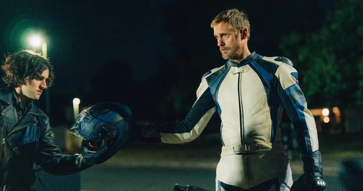 Llega a los cines 'Pillion', una audaz exploración del BDSM y las relaciones humanas