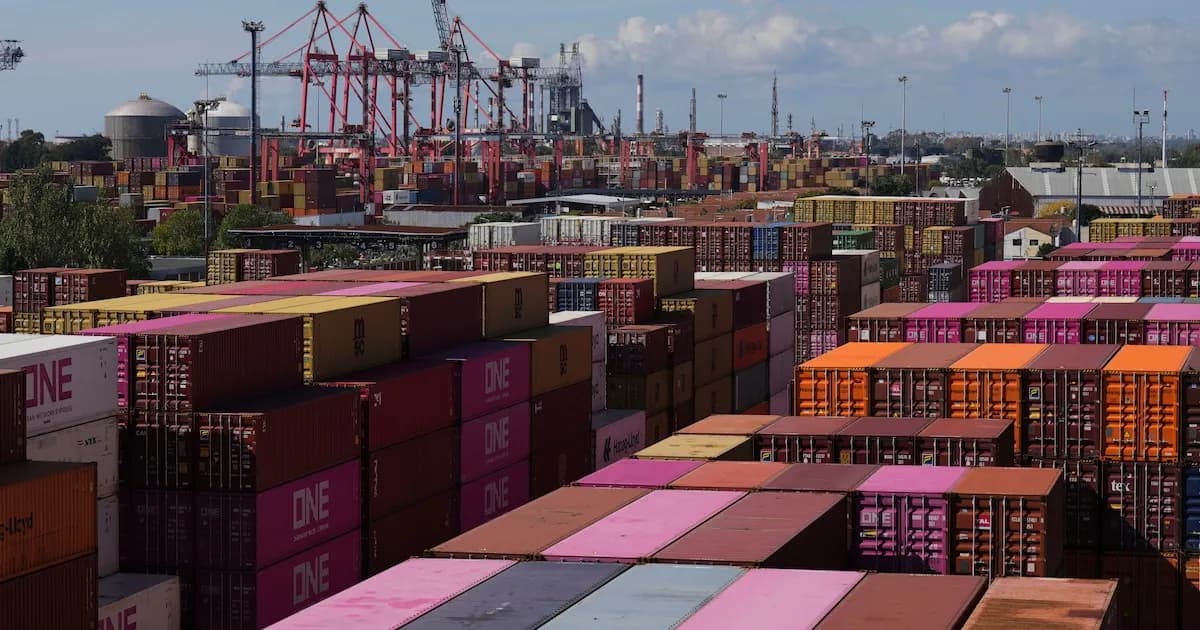 Superávit comercial en enero alcanzó casi USD 2.000 millones gracias a exportaciones récord