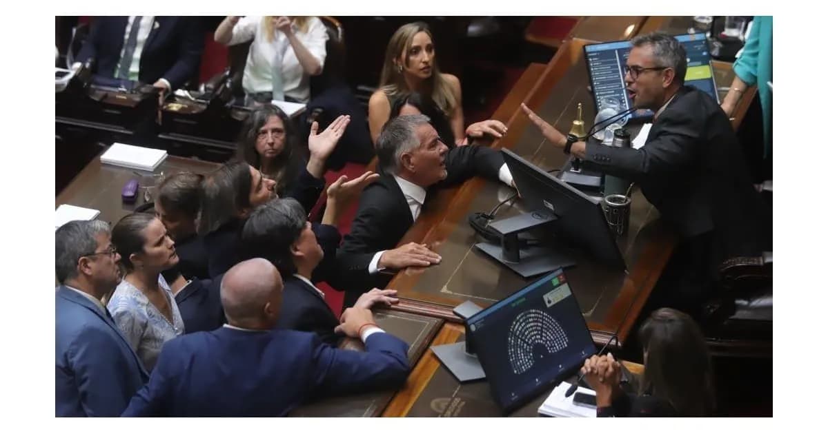 Crisis interna del peronismo se intensifica en el Congreso mientras buscan candidato para 2027