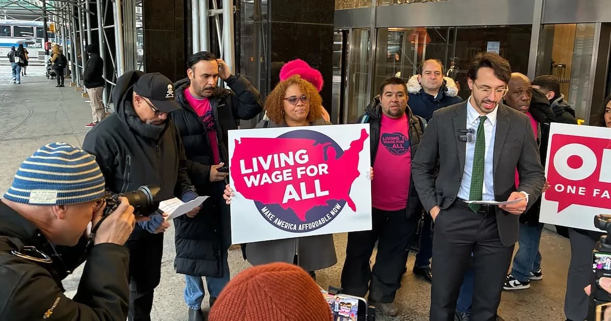 Trabajadores hispanos de la gastronomía en Nueva York exigen salario mínimo ante la caída de propinas