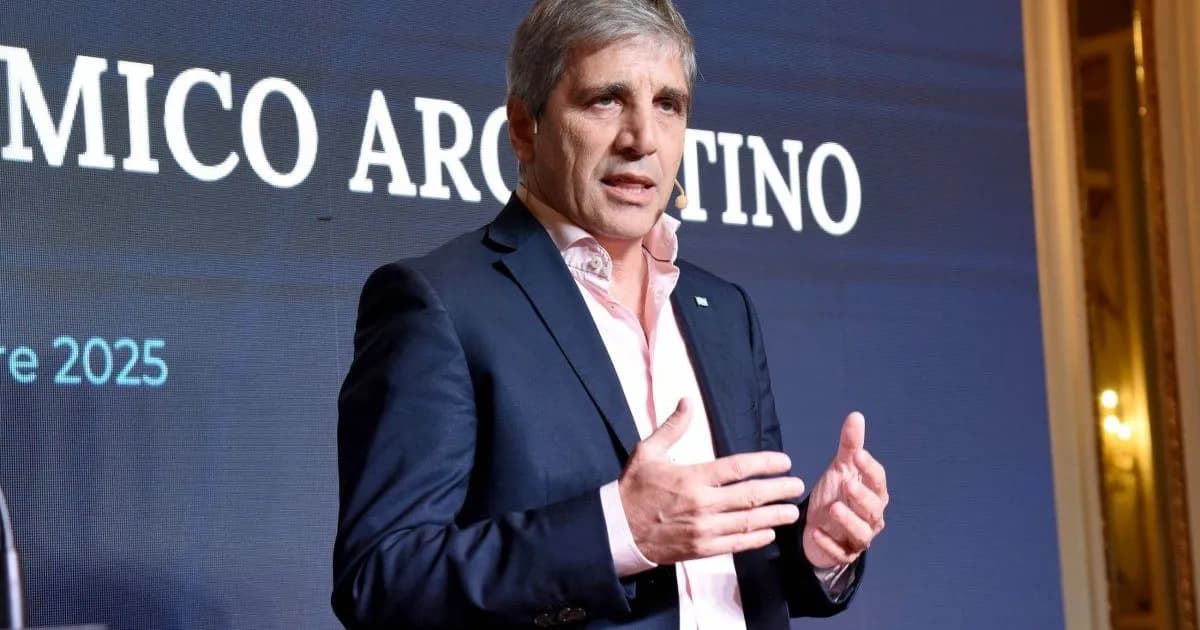 Luis Caputo defiende la economía del Gobierno y llama a invertir los dólares guardados