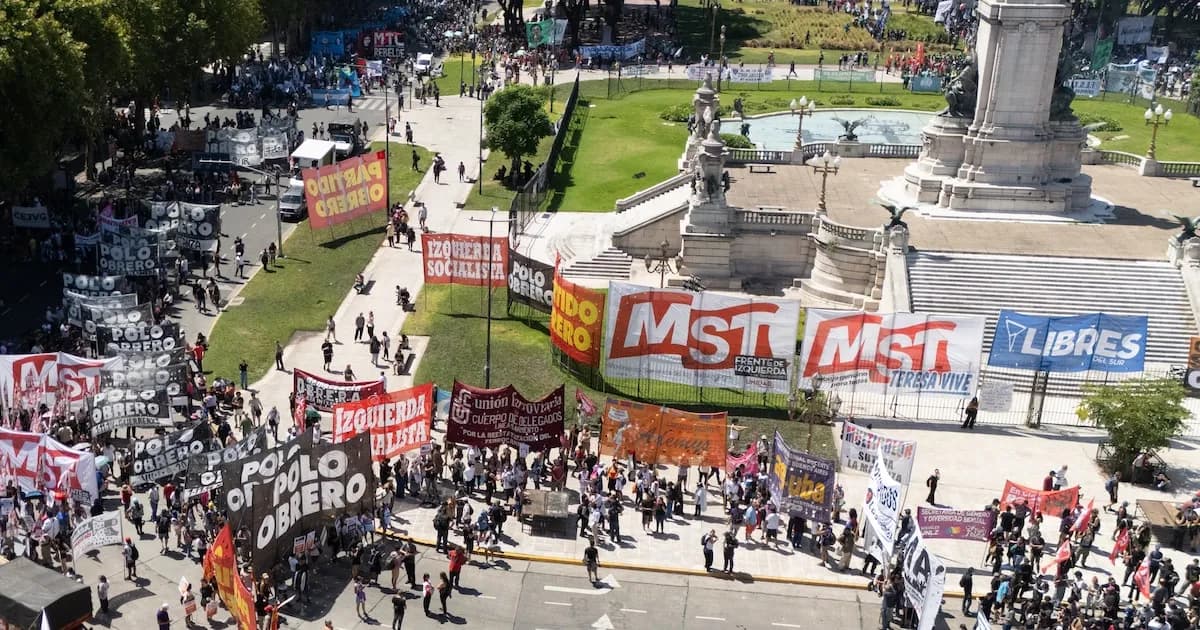 Movimientos sociales analizan estrategias para enfrentar al Gobierno en un contexto adverso