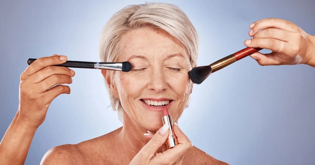 Maquillaje para mujeres mayores de 60: consejos de expertas para realzar la belleza