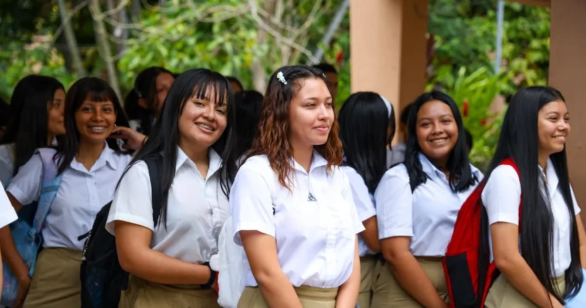 El Salvador inicia el preenrolamiento para nuevos ciudadanos: 300 estudiantes participan