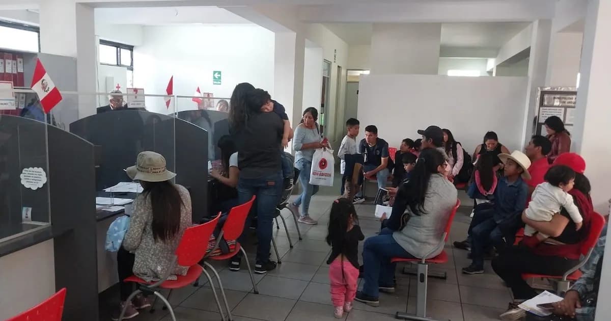 Colapso del sistema de la RENIEC genera largas filas y pérdidas laborales en San Borja