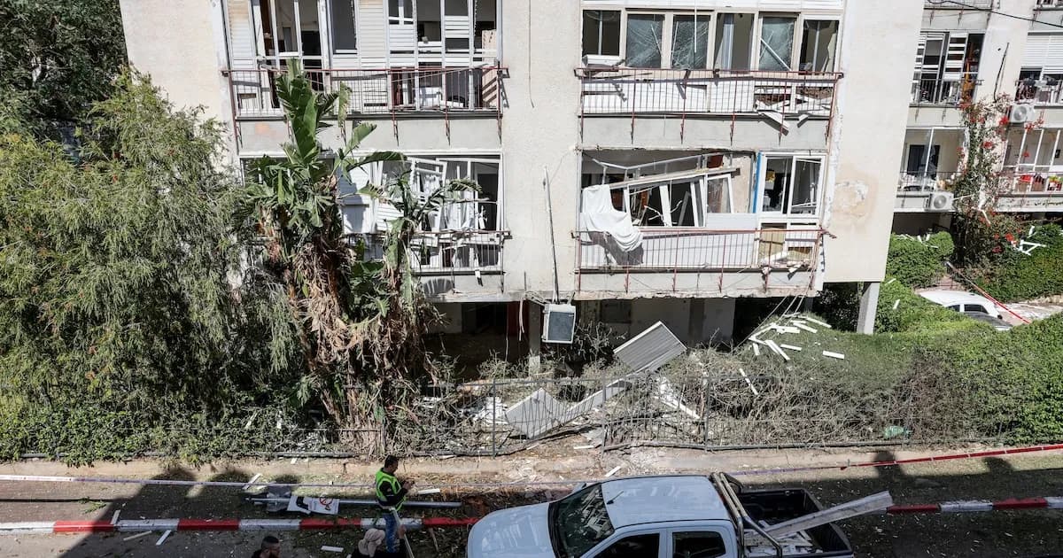 Israel enfrenta nuevos ataques iraníes: evacuaciones y daños en Tel Aviv