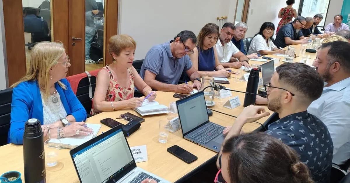 Docentes bonaerenses aceptan aumento salarial del 7,5% para marzo y abril