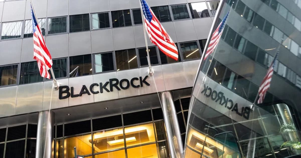 Las acciones de BlackRock caen tras limitar rescates en un fondo de crédito privado