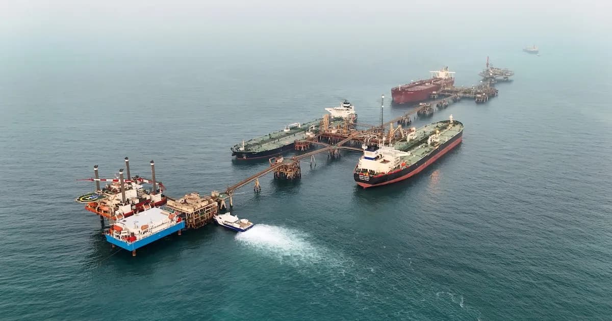 Cierre del estrecho de Ormuz eleva el precio del petróleo y sacude los mercados financieros