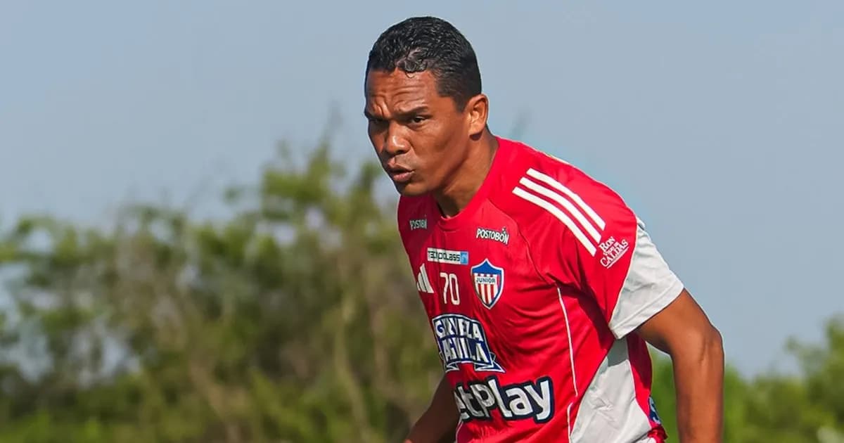 Carlos Bacca critica el arbitraje colombiano y destaca la Sudamericana