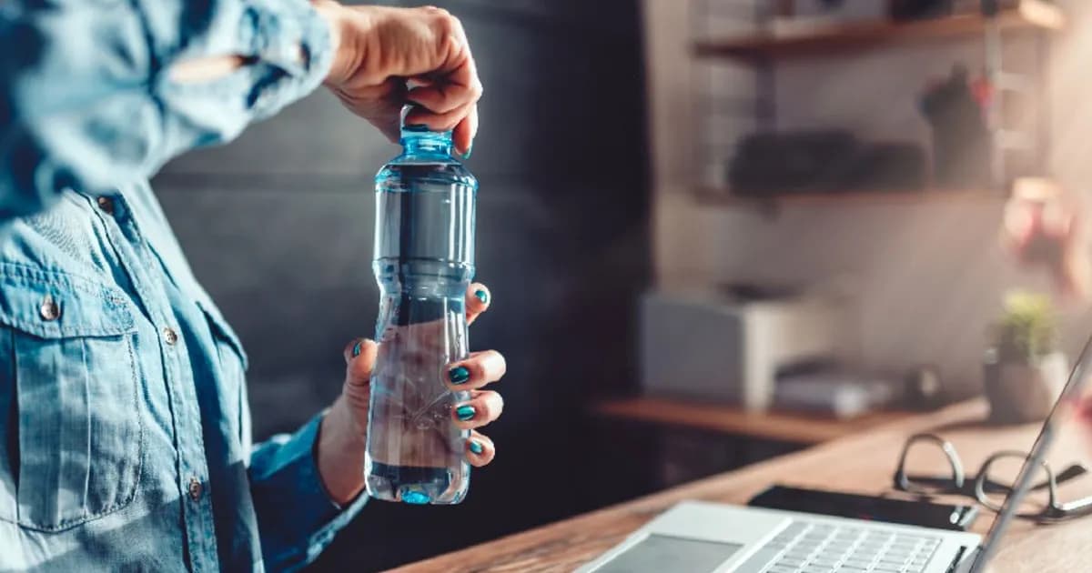 Hidratación en el trabajo: un derecho laboral del siglo XXI que necesita atención