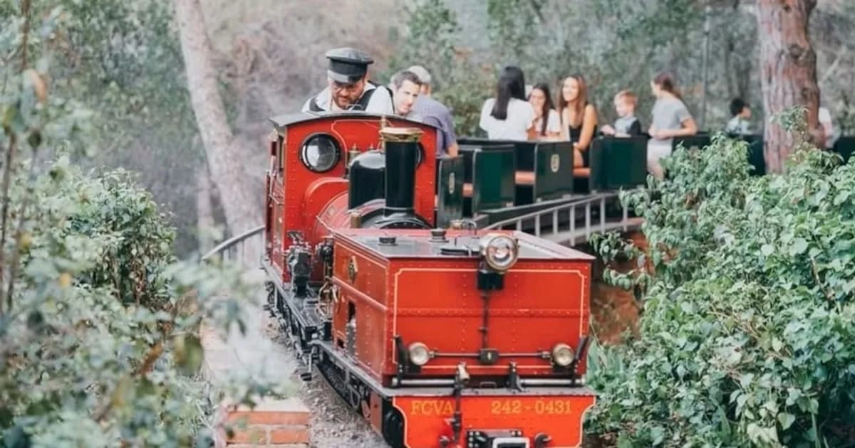 Descubrí Barcelona: Un tren a vapor en el parque ideal para disfrutar con niños