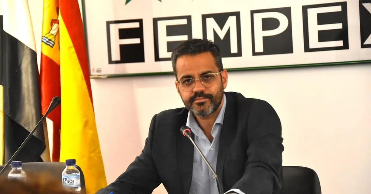 El alcalde de Olivenza se postula para liderar el PSOE de Extremadura