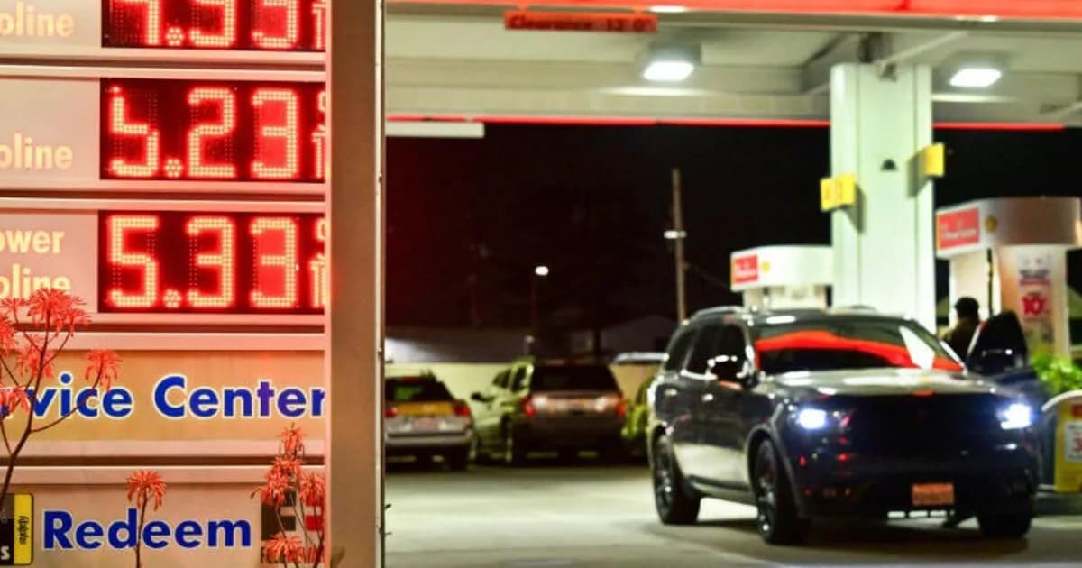 Aumento de precios de combustibles en EE.UU. por conflicto con Irán