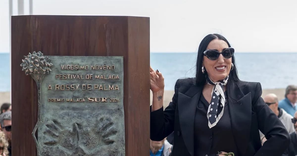 Rossy de Palma recibe un homenaje en Málaga con su monolito en el Paseo Antonio Banderas