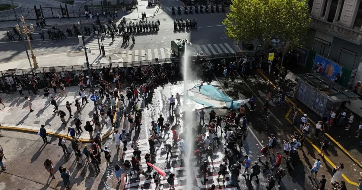 Violencia en la protesta contra la reforma laboral: 16 detenidos en enfrentamientos con la Policía
