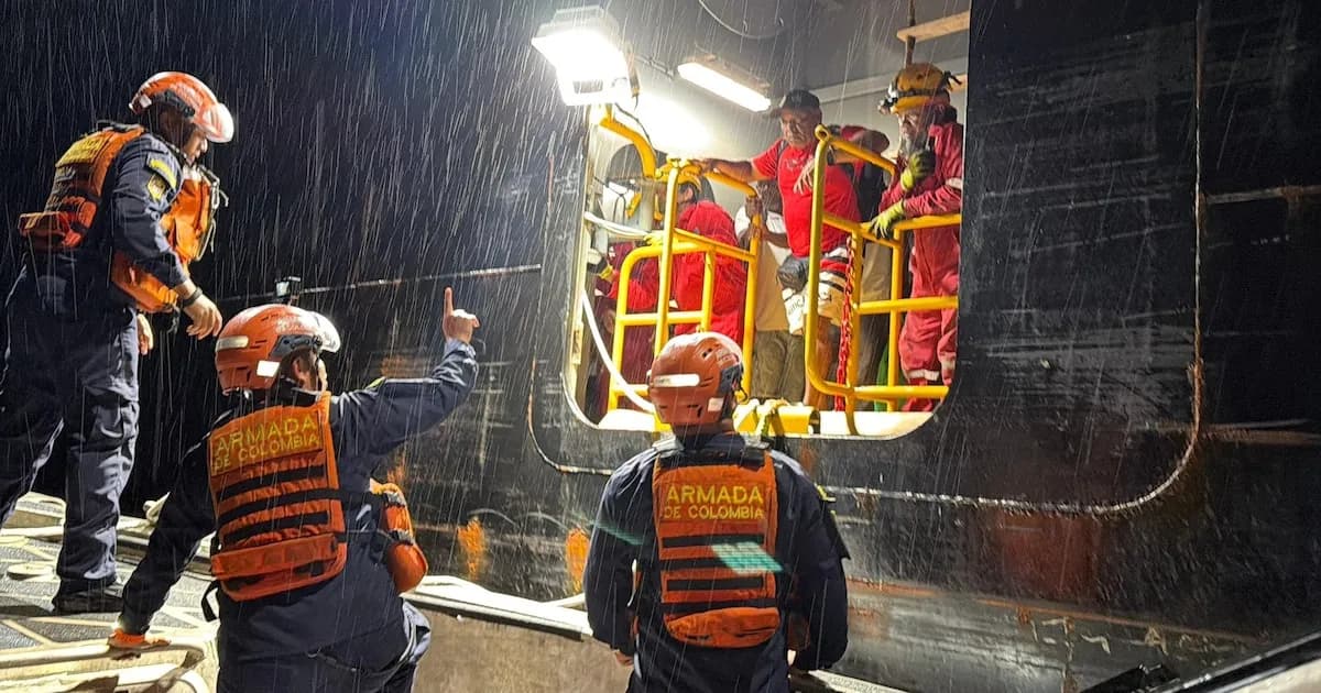 Rescate exitoso de cinco tripulantes tras hundimiento de motonave en el Caribe