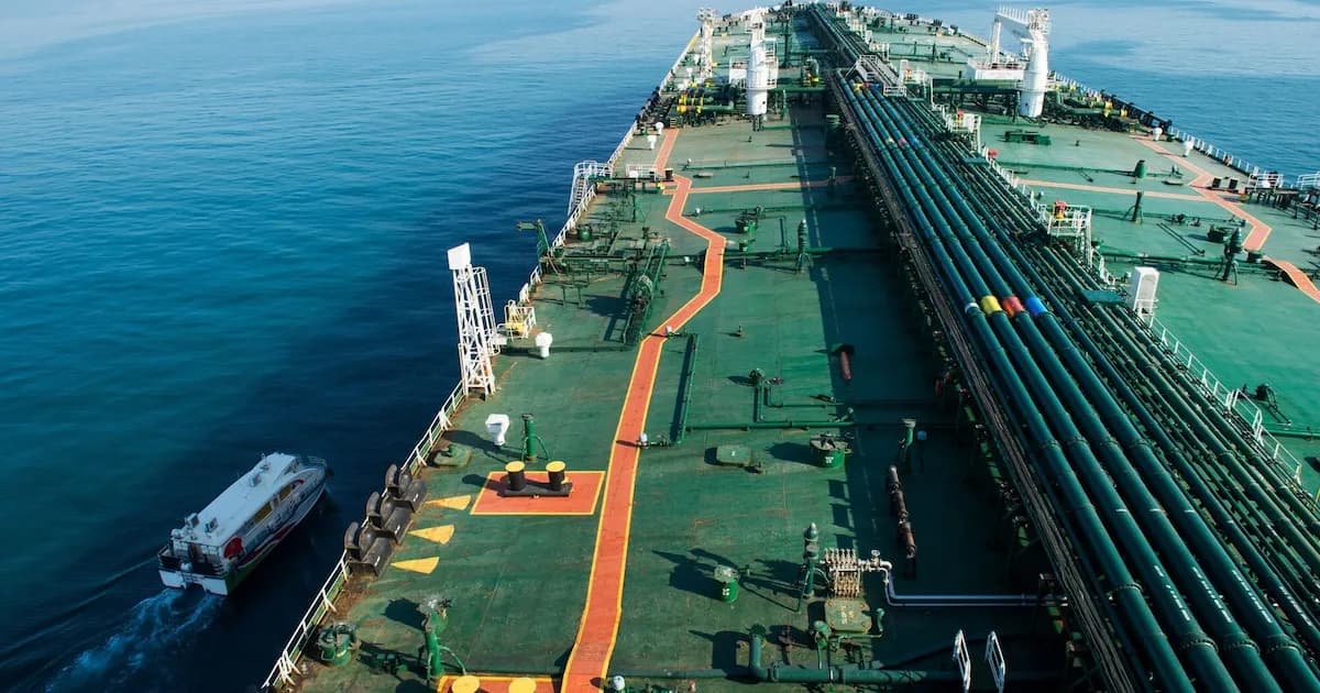 Buques iraníes cargados con químicos militares zarpan desde un puerto chino