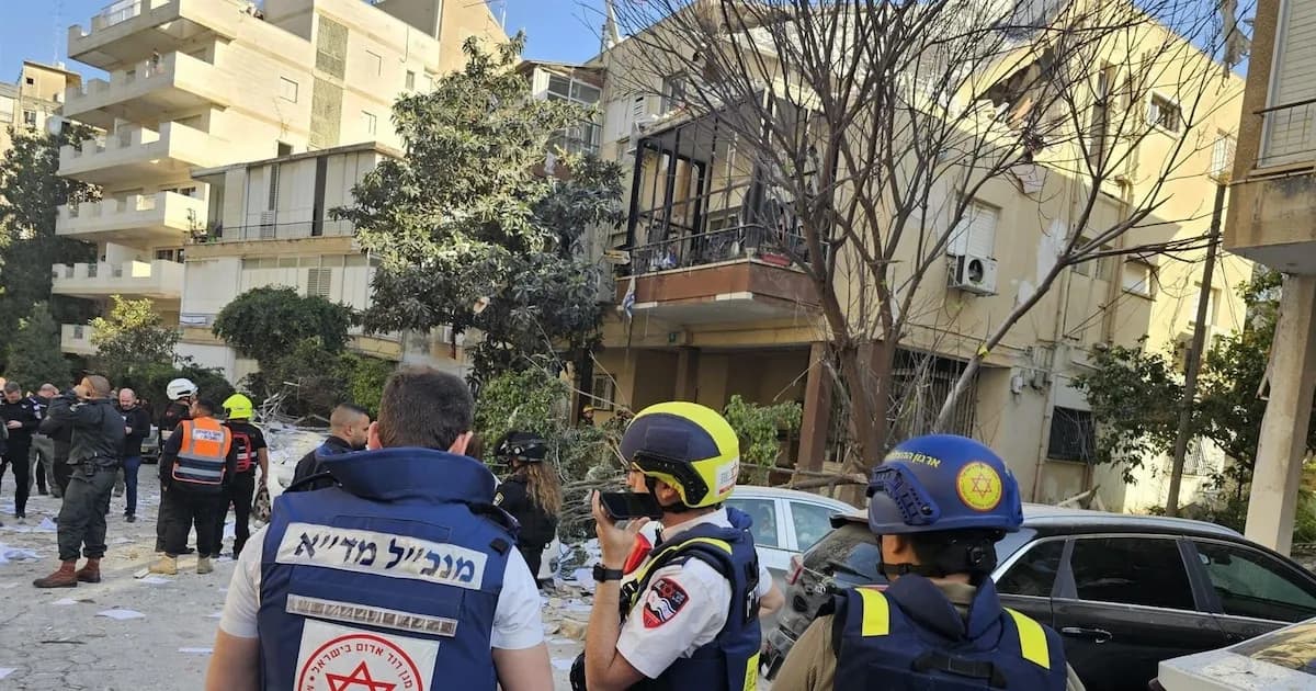 Seis personas heridas, una de gravedad, por proyectiles iraníes en el centro de Israel