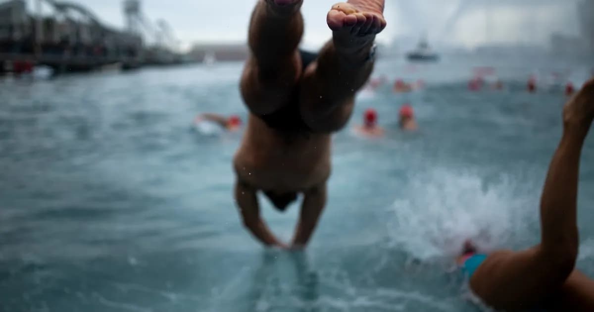 La natación: un deporte clave para la longevidad según el Dr. Patricio Ochoa