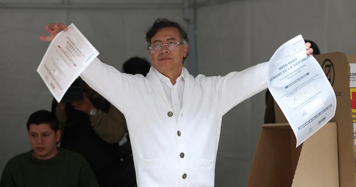 Gustavo Petro genera controversia por su abstención en consultas electorales