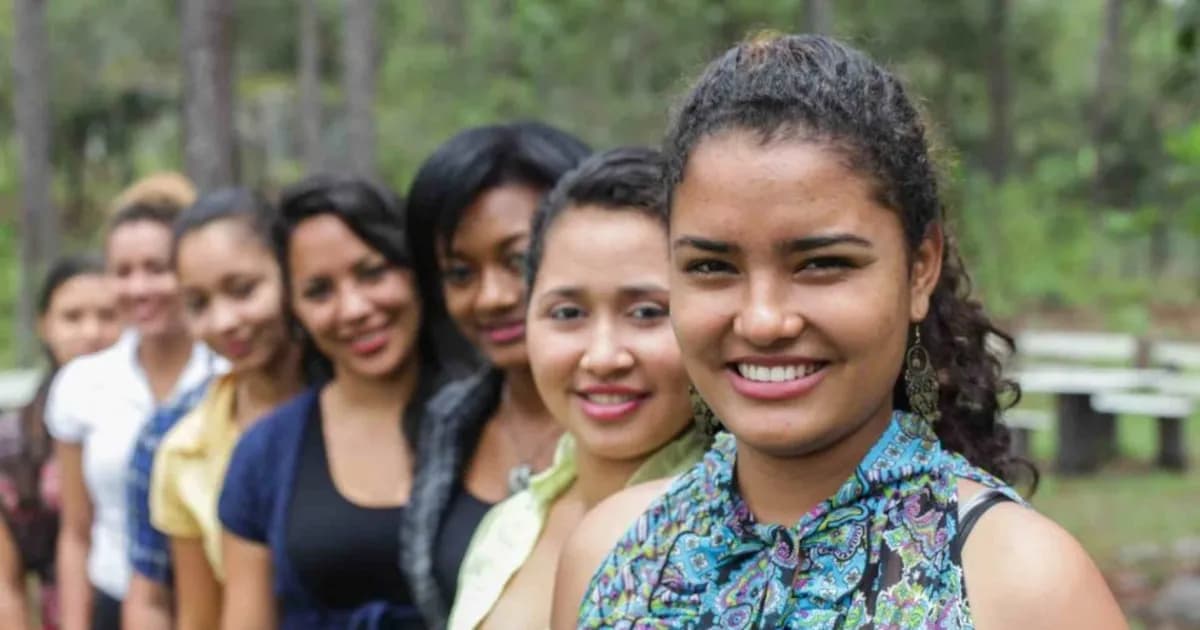 Mujeres hondureñas en el exterior enfrentan brecha salarial, pero sostienen la economía del país