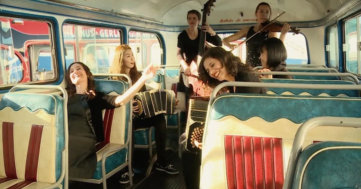 El tango femenino cobra fuerza: Denise Sciammarella y su orquesta internacional