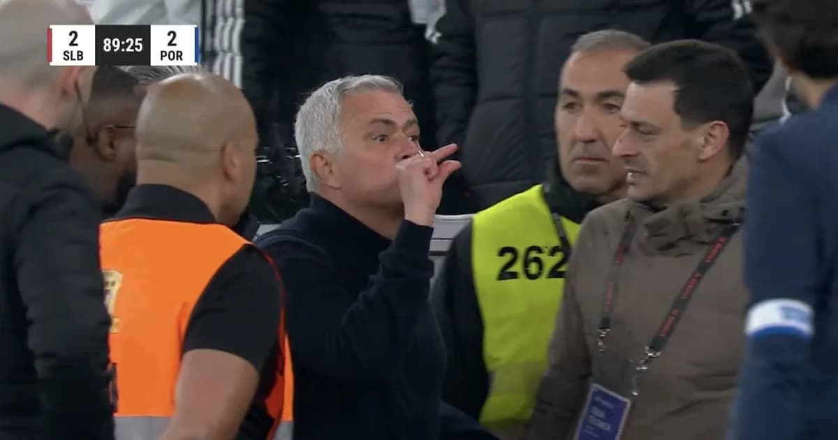 Mourinho y Lucho González protagonizan un tenso cruce en el clásico entre Benfica y Porto