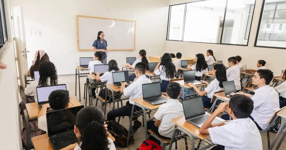 El Salvador destina fondos para becas a estudiantes en situación vulnerable