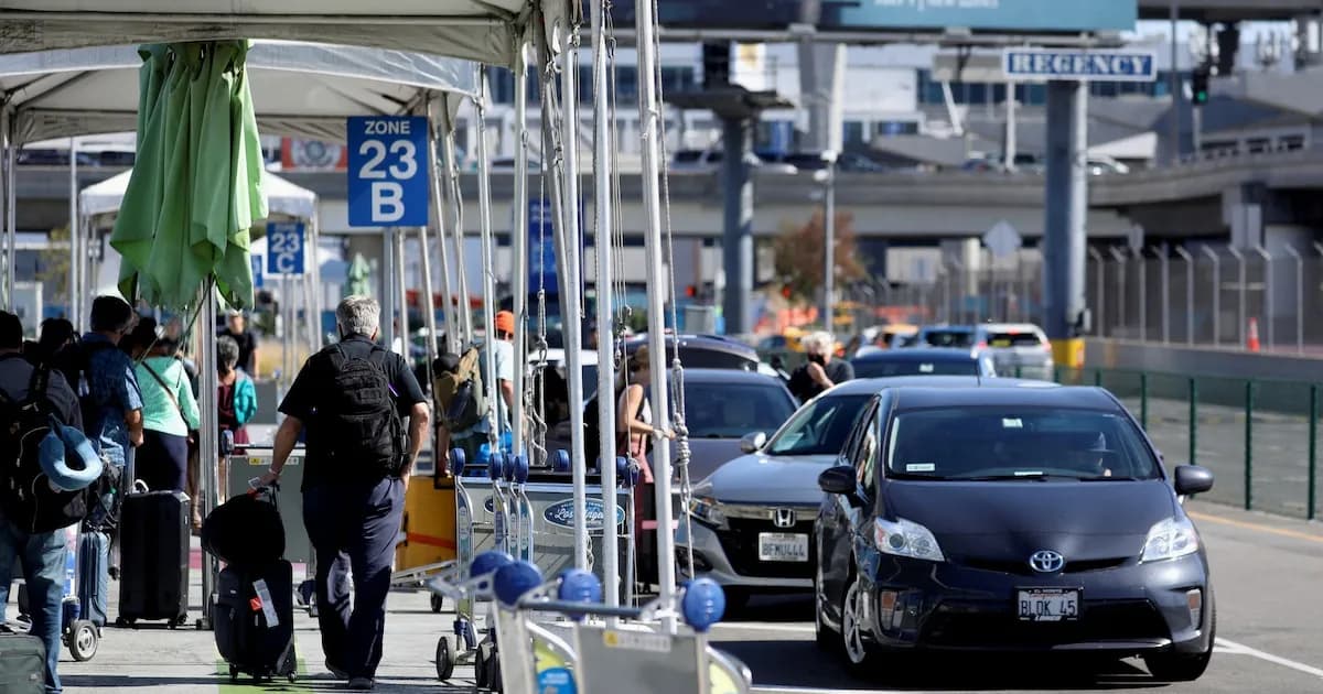 Aumento de tarifas en el aeropuerto de Los Ángeles para taxis y viajes compartidos