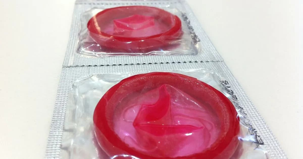 Kopelco alerta sobre crisis: caen ventas de Tulipán y se importan preservativos chinos