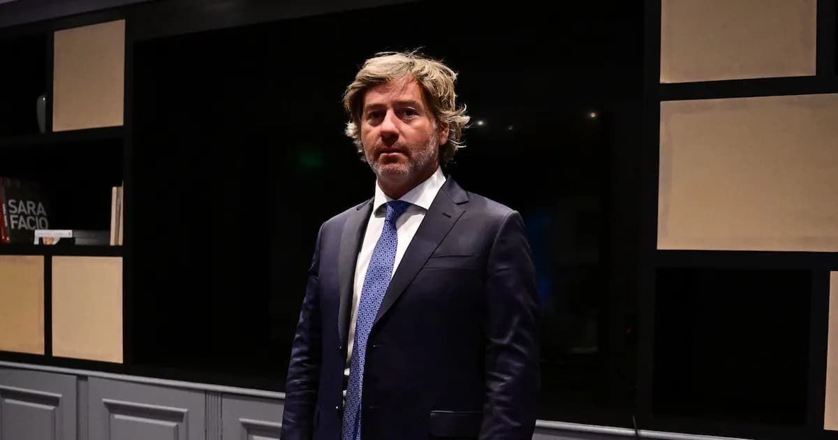 Mahiques ratifica veedores de AFA y designa nuevo titular de la UIF