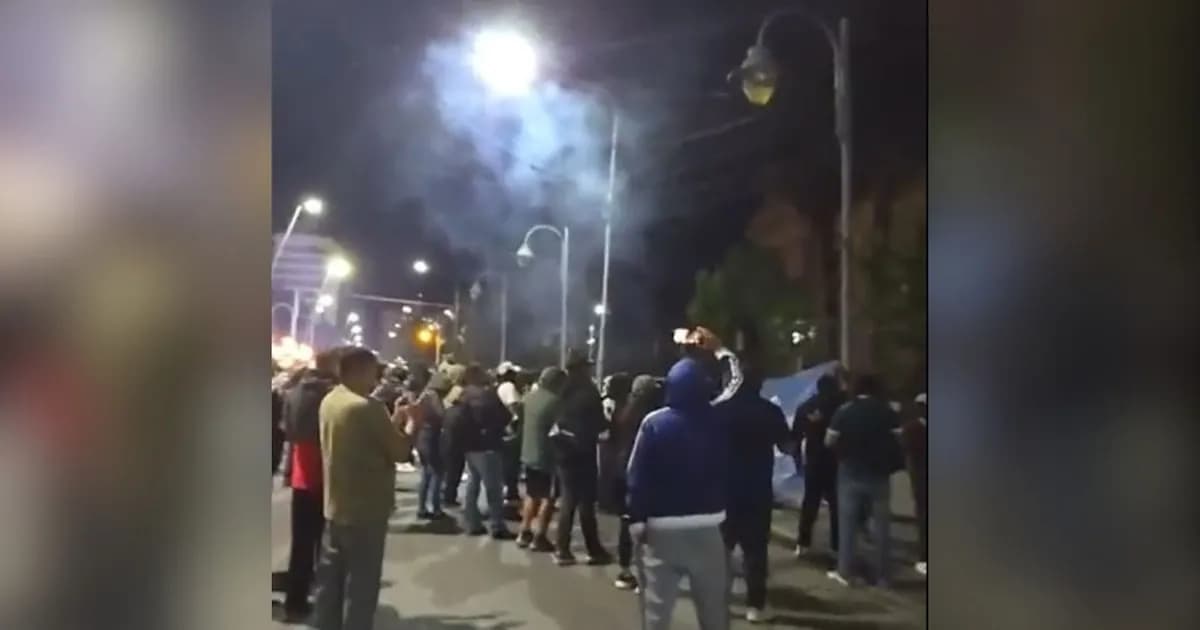 Tensiones en Jujuy por protestas salariales policiales frente a la Casa de Gobierno