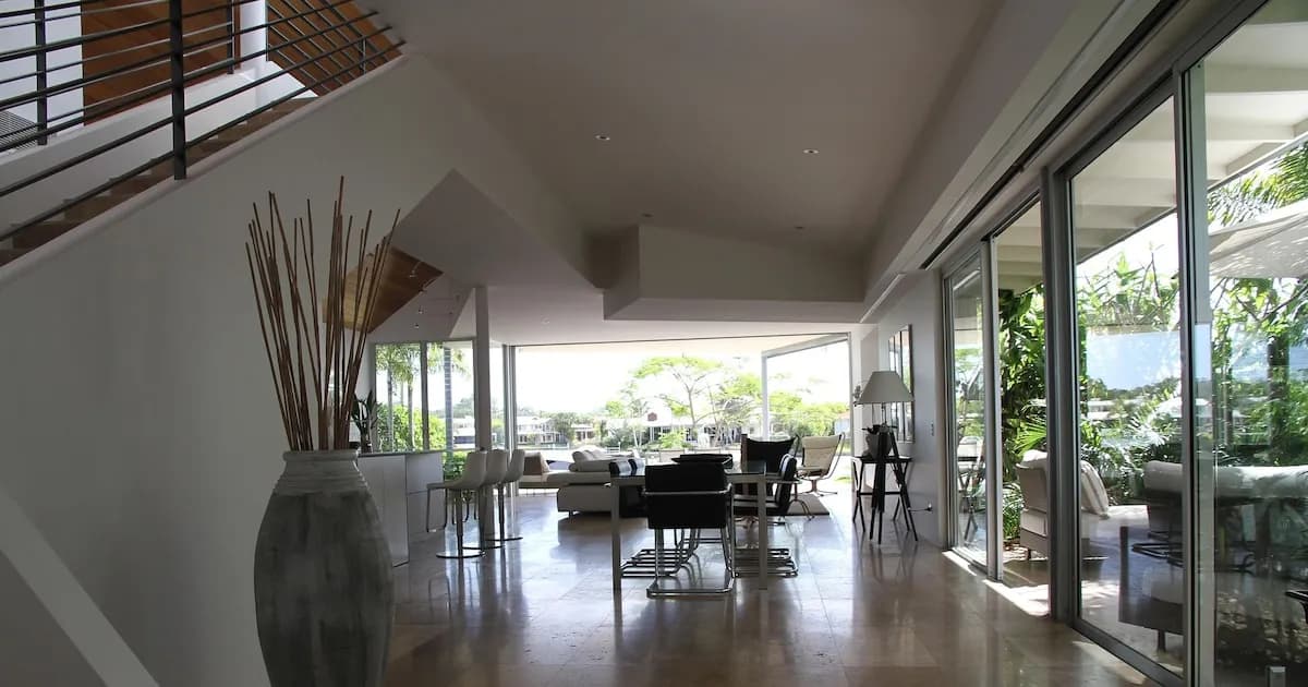 Una familia noruega construye una casa de cristal que no necesita calefacción