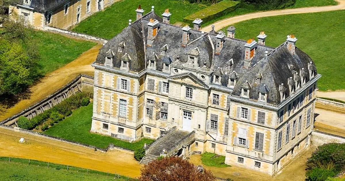 Un castillo del siglo XVIII en Francia busca financiación para su restauración urgente