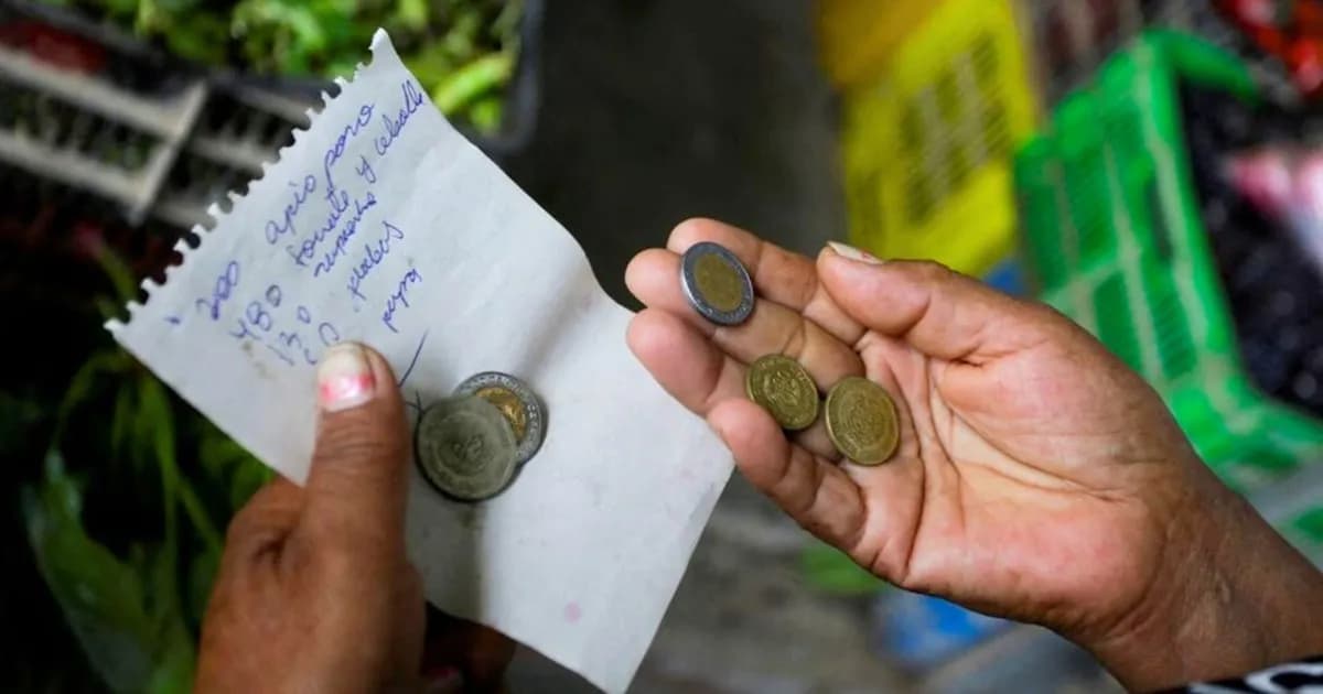 Crisis económica en Perú: el aumento del dólar y los combustibles encarecen la canasta básica